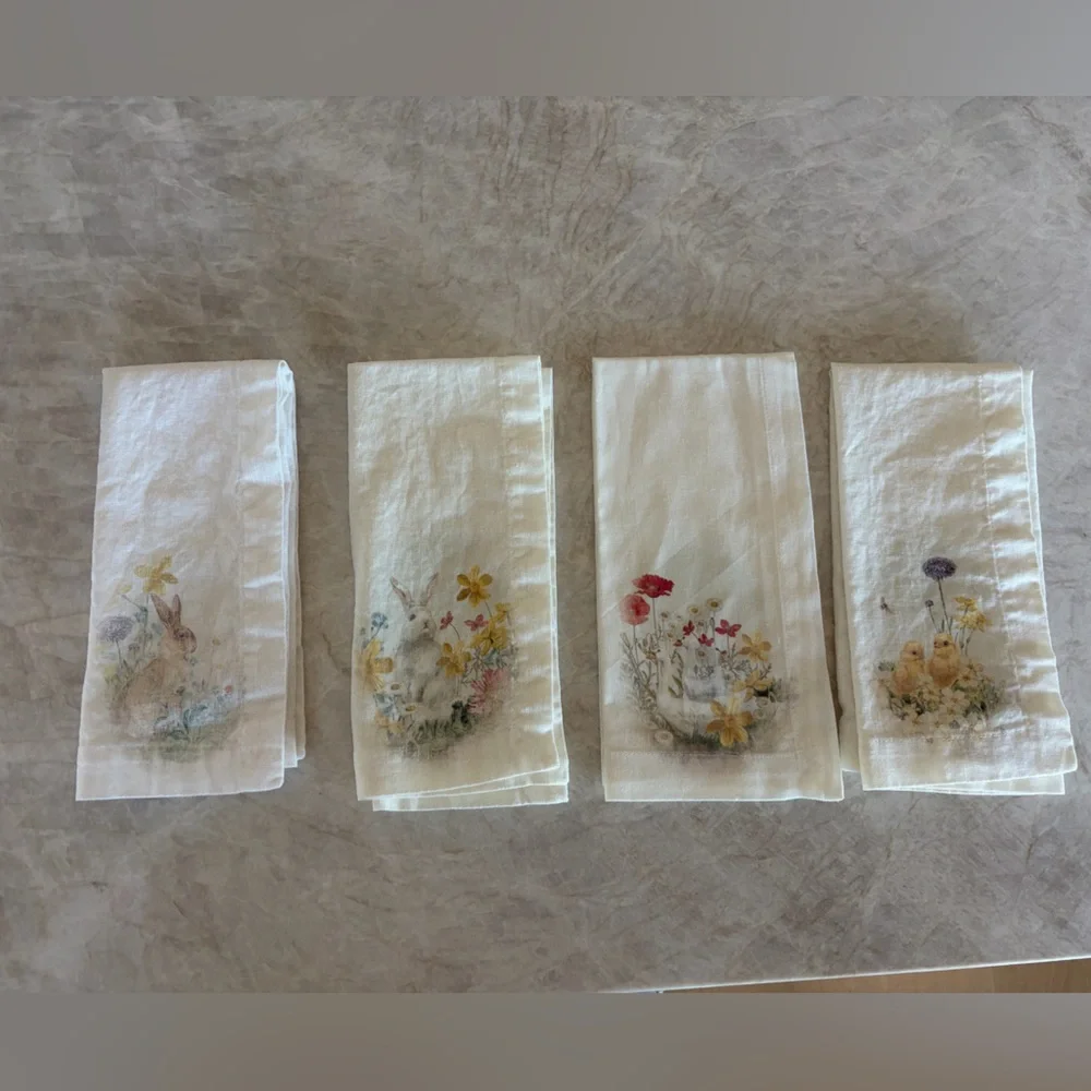 Pottery Barn “Hilltop Garden” Napkins, Set of 4, Like New